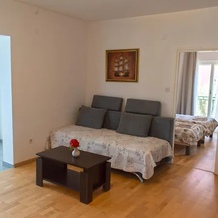Apartment Maslina *